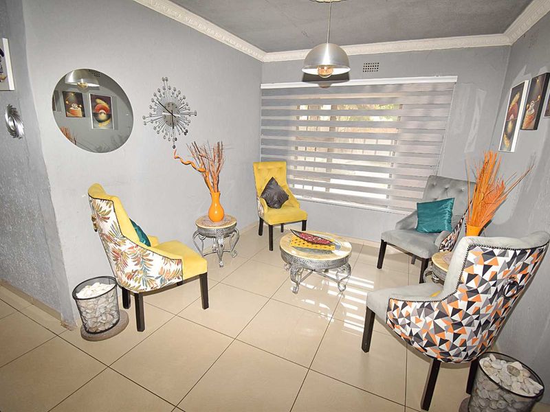 Spacious Family Home with Granny Flat and Pool - Photo 5