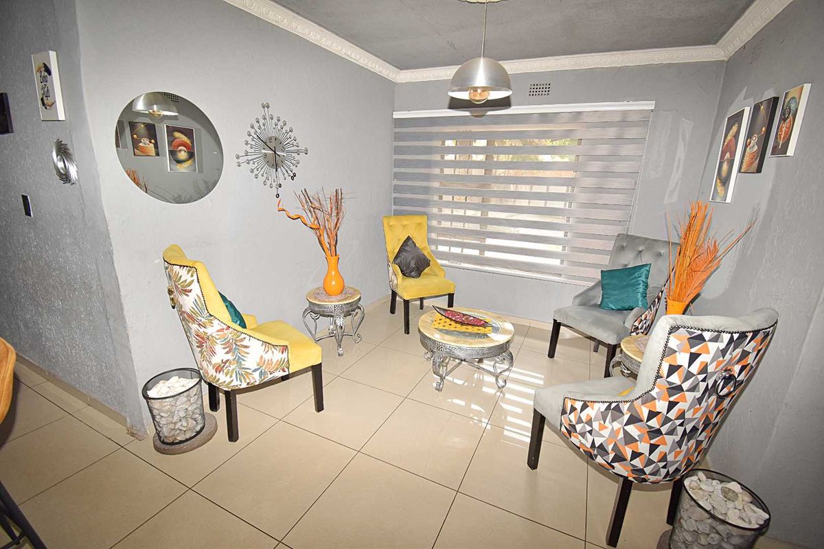 Spacious Family Home with Granny Flat and Pool - Photo 5