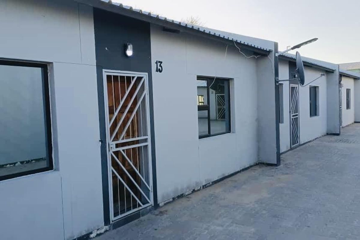 BLOCK OF 16 FLATS FOR SALE in NKURENKURU, Ext.1, Kavango West Region. - Photo 4