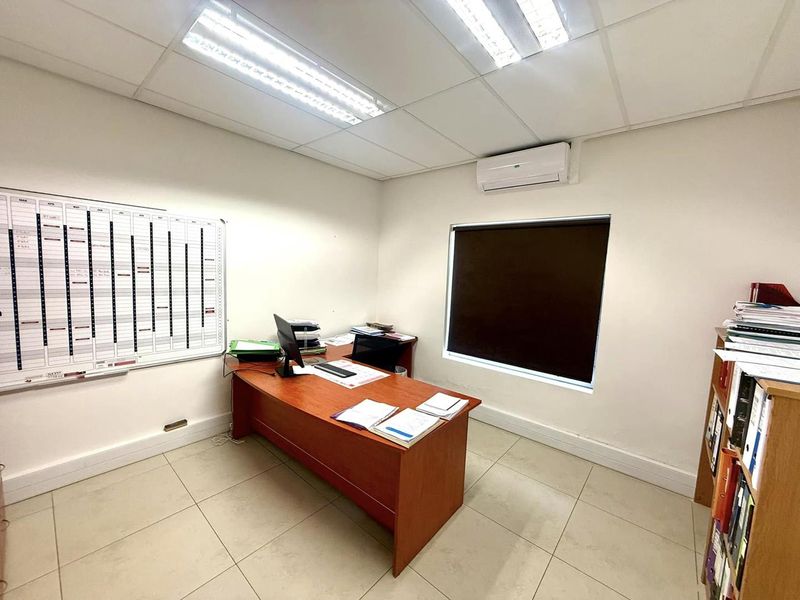 4 Private Office Spaces To Let - Photo 4