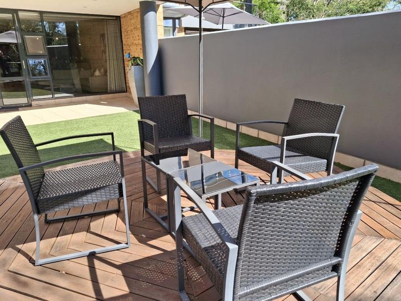 A MAGNIFICENT TWO BEDROOM FURNISHED GARDEN APARTMENT - Photo 8