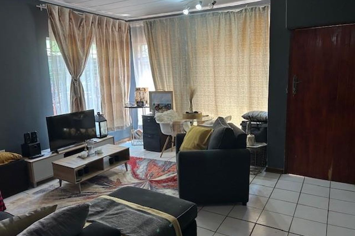 Location central Walk to amenities. - Photo 2