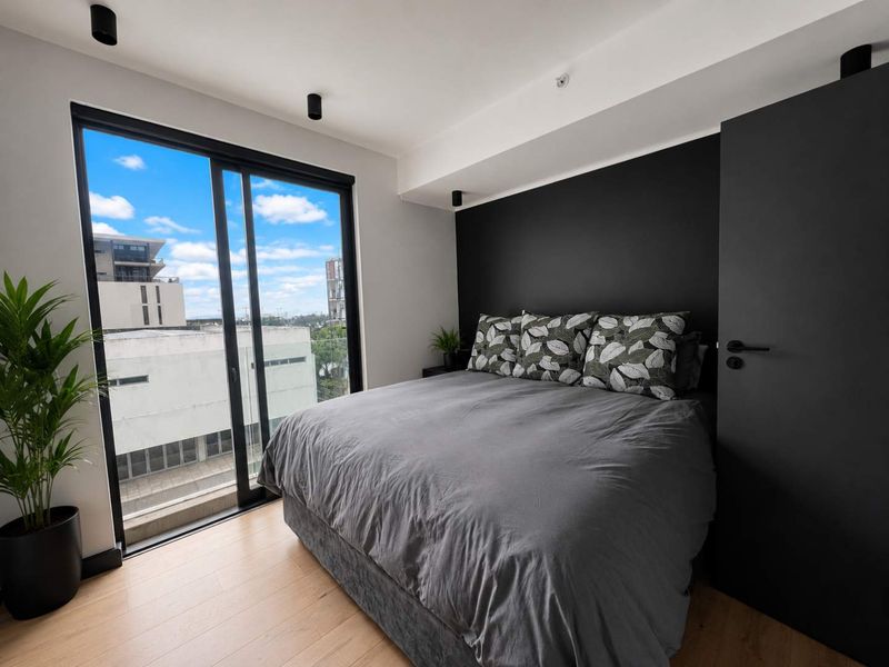 CHIC CITY LIVING - Photo 8