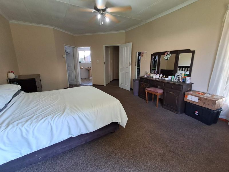 Spacious 4 Bedroom, 2.5 Bathroom Family Home in Kilnerpark - Photo 9