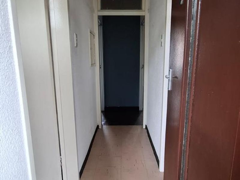 **Charming Shared 2-Bedroom Unit in Quiet Neighborhood – Ideal for Students** - Photo 4