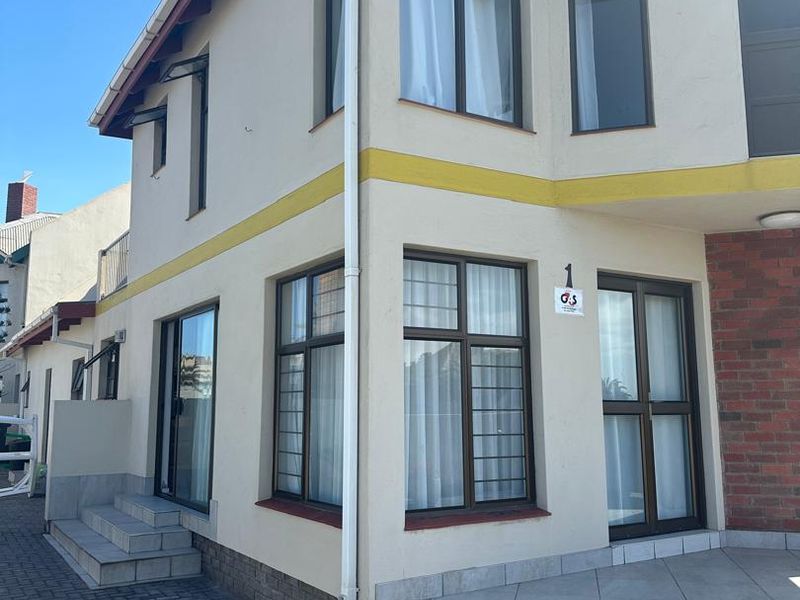 🏡 Reduced to go🏡 Buy a 4 bedroom duplex Townhouse in Swakopmund 📌 CBD!!️selling at N$ 3500 000 cost exclusive in Mainau complex. - Photo 2