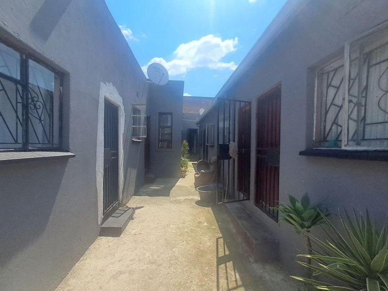 A Bachelor In Ivory Park - Photo 2