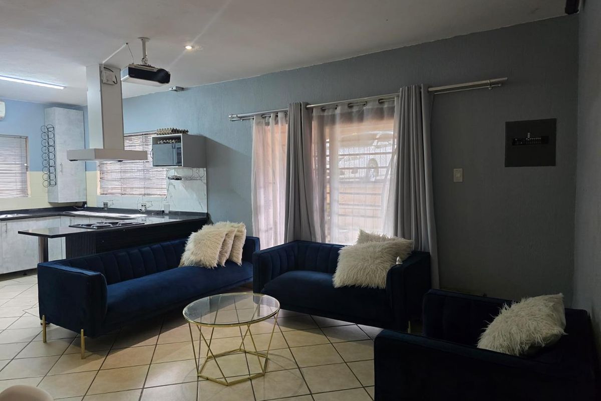 Modern Ground-floor Townhouse Unit - Photo 3