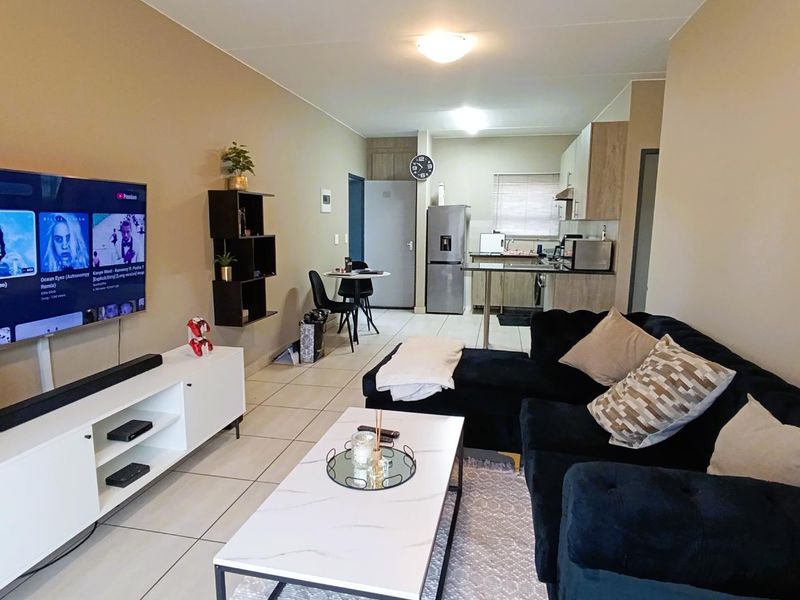 Unlock the Door to your First Home: Stylish and Secure 2 Bedroom Apartment - Photo 2