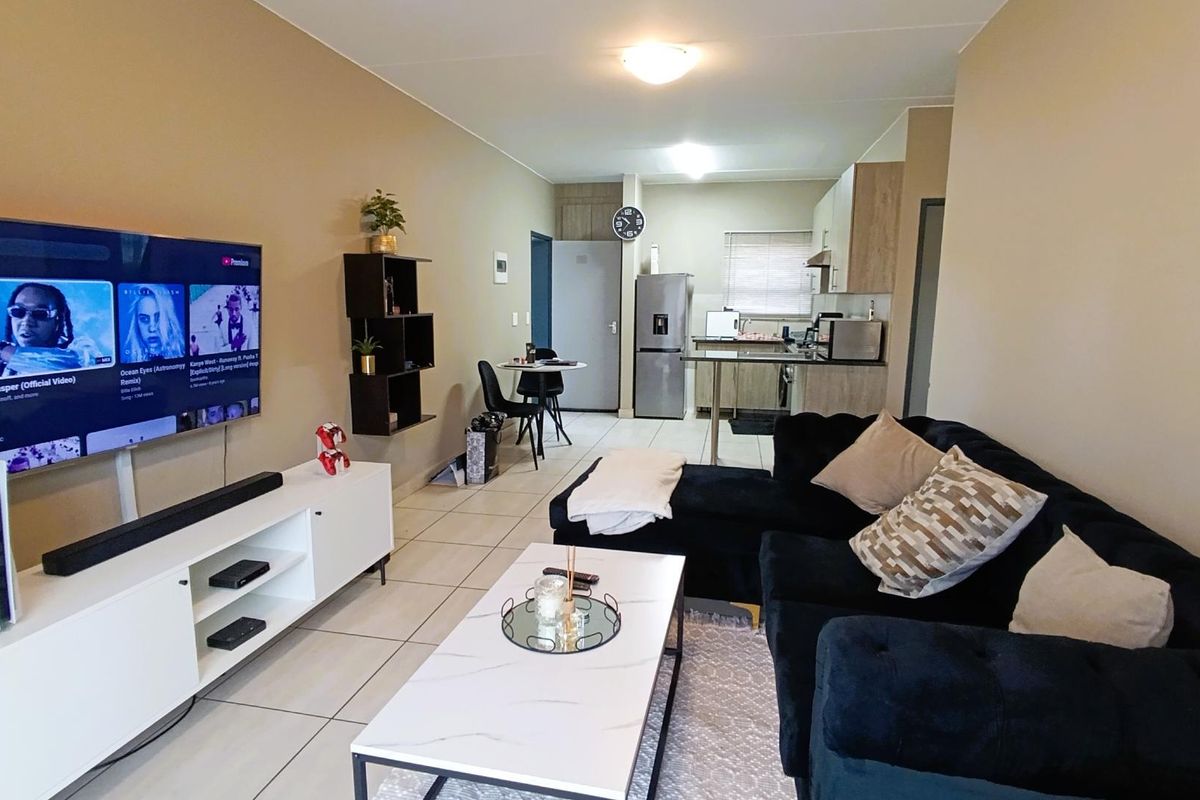 Unlock the Door to your First Home: Stylish and Secure 2 Bedroom Apartment - Photo 2