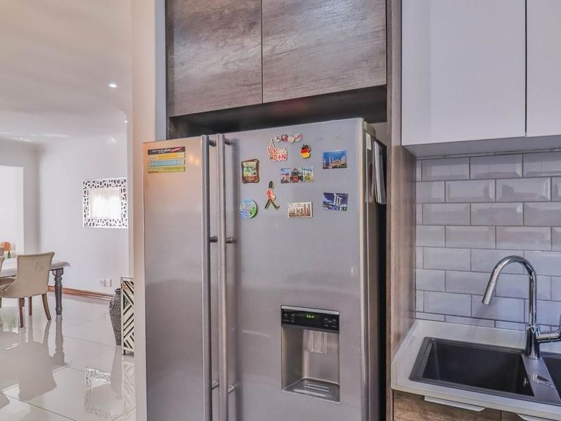 3-Bedroom, 2 Bathroom House in San Vincenzo - Photo 6