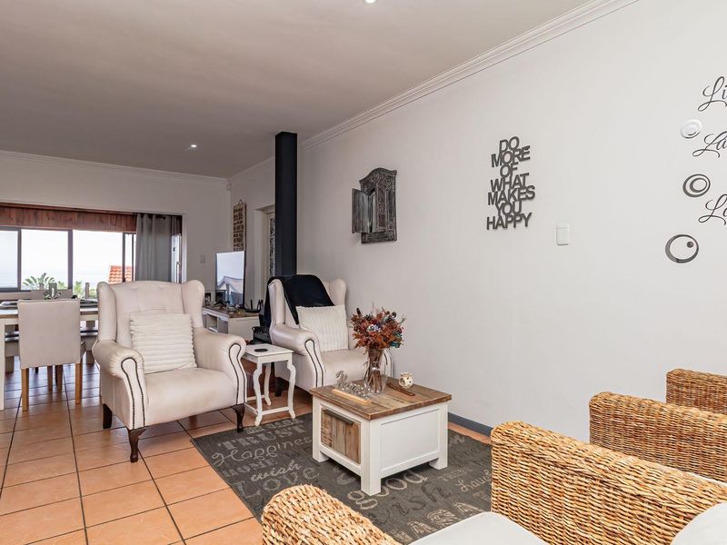 Spacious 5 bedroom house with immaculate ocean views - Photo 7