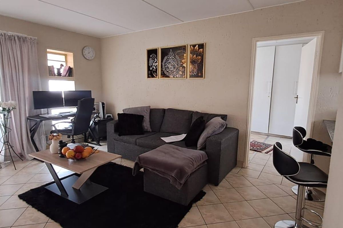 Ground Floor One-Bedroom Townhouse in Mondeor - Photo 4