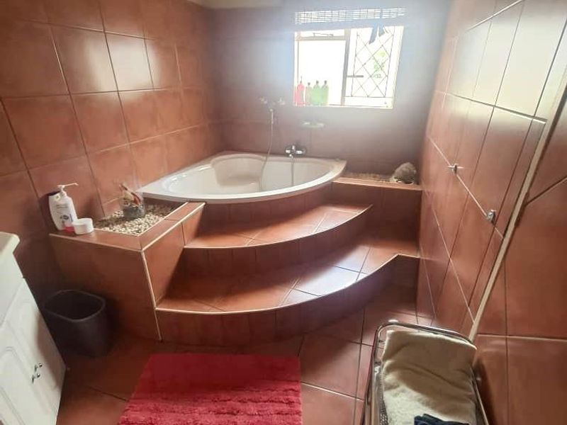 Property Perfect for an Extended Family or to be used as a Guesthouse or Air B&B - Photo 10