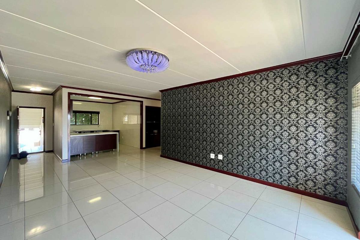 3 Bedroom 2 Bathroom Executive Apartment - Photo 5