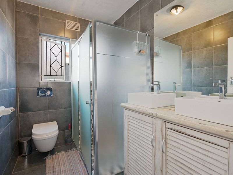 Ground floor Apartment with spacious living and entertaining potential - Photo 8