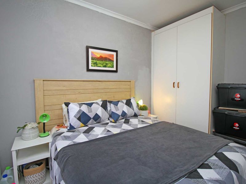 Neat 2-Bedroom Apartment in Complex - Photo 8