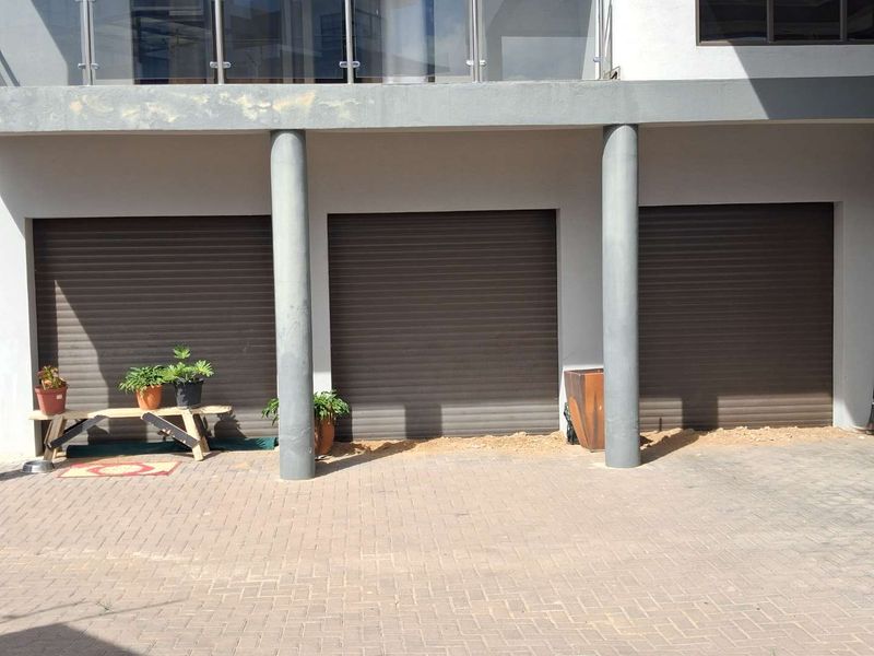 Elegant Double Storey House in Auasblick - Photo 8