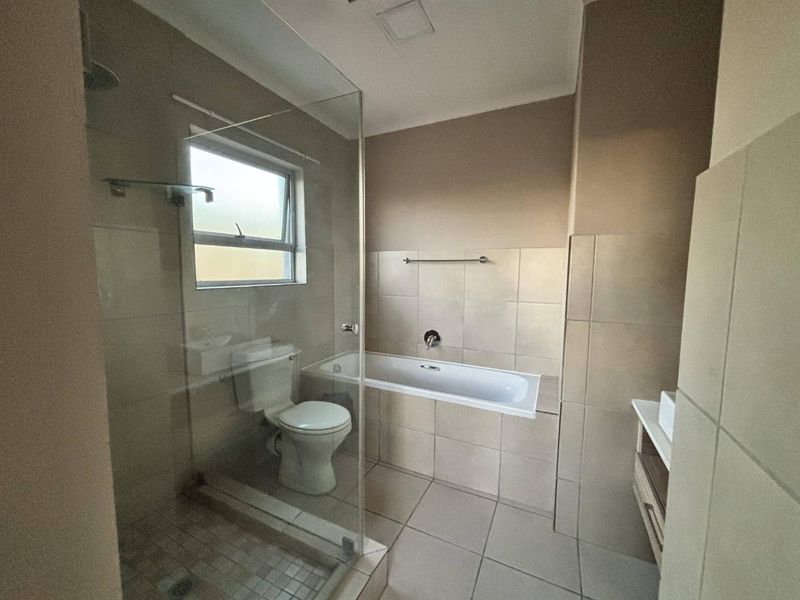 Modern apartment in a secure complex. - Photo 7