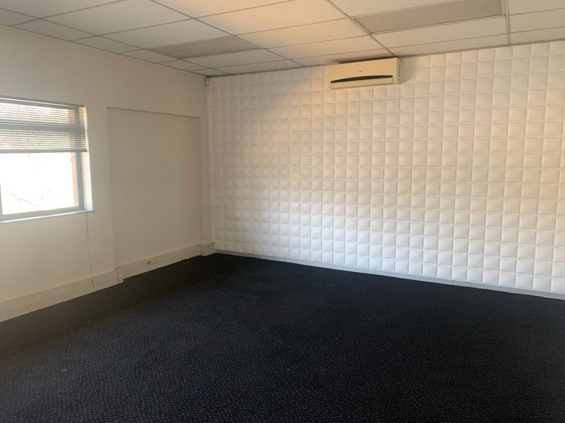 404m2 Office Space To Let | 39 Empire Road, Parktown - Photo 6