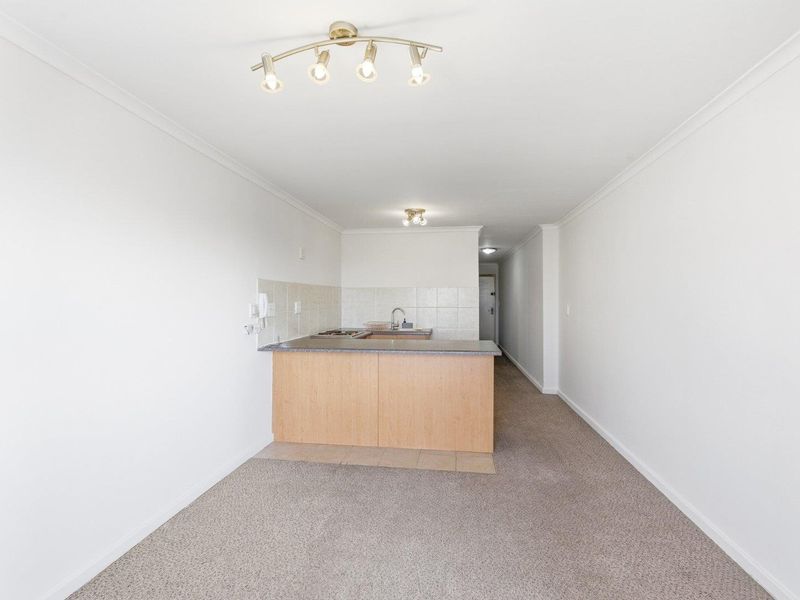 1 Bedroom Apartment in Salt River - UNFURNISHED - Photo 5