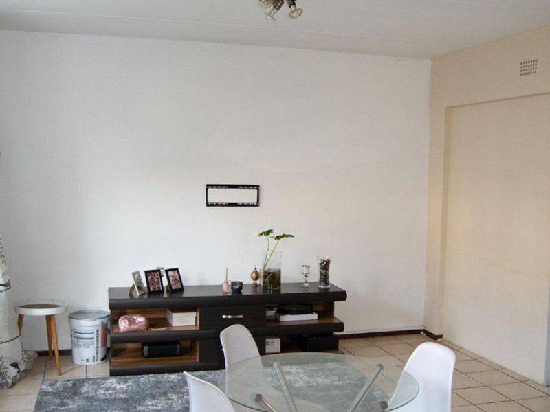 2 Bedroom Apartment / Flat for Sale in Ferndale in Acorn Ridge Complex with 24/7 security - Photo 6