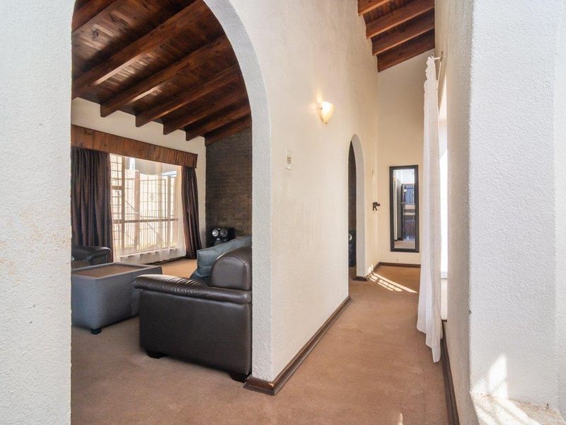Sunny, spacious and  full of potential in Breunanda! - Photo 6
