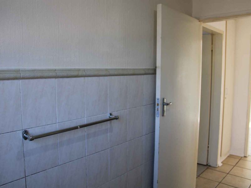 Garden Apartment Close to Mall of Africa - Photo 8