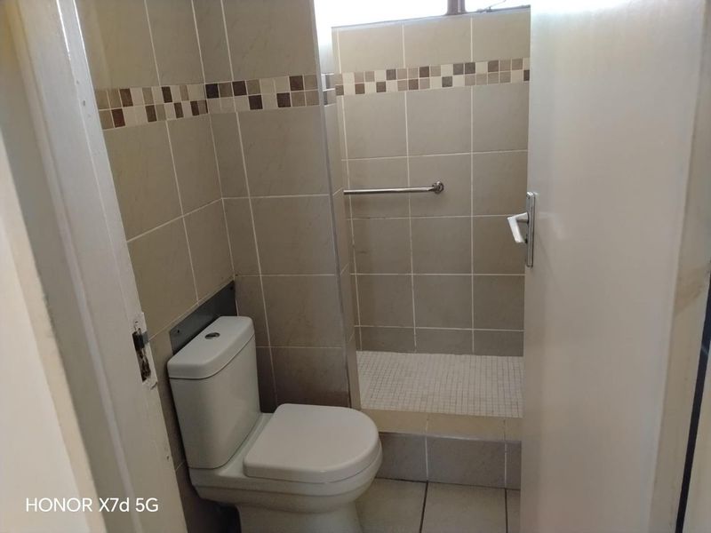 2-Bedroom, 2- bathroom . beautiful views of Moses Madiba stadium - Photo 10
