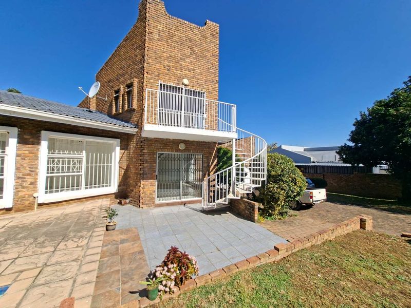 3 Bedroom/2 Bathroom Family Home - Photo 3