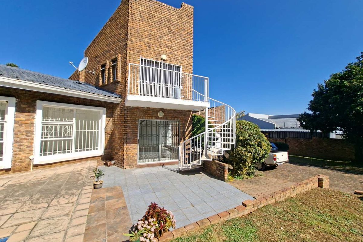 3 Bedroom/2 Bathroom Family Home - Photo 3
