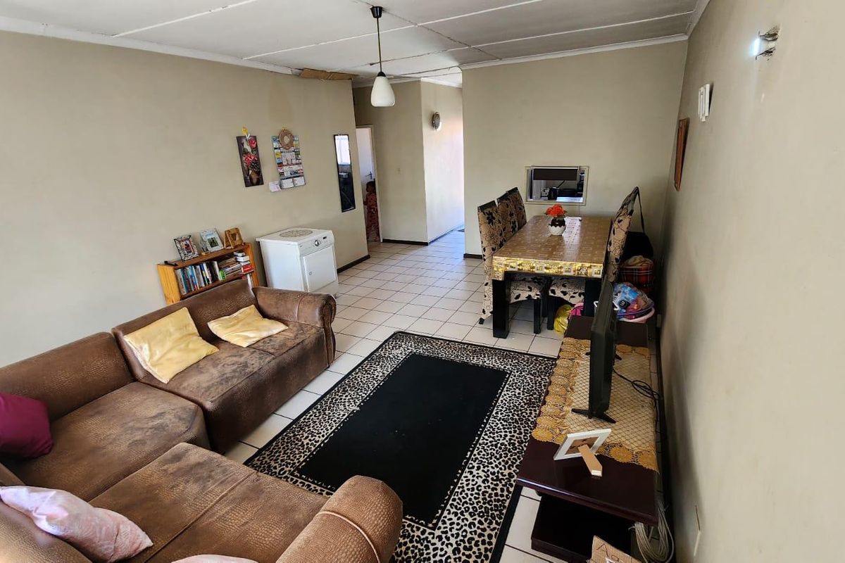 2 Bedroom Apartment For Sale in Vanderbijlpark CW3 - Photo 5