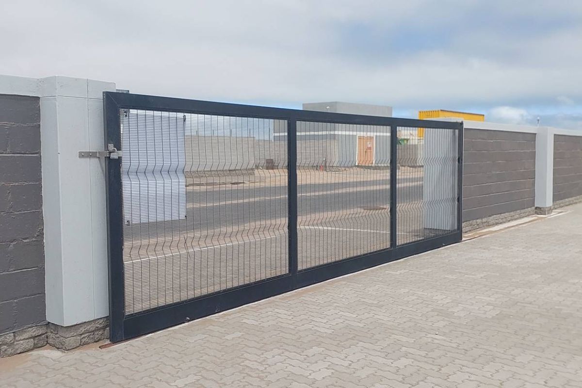 To Let in Light Industrial Area - Photo 3