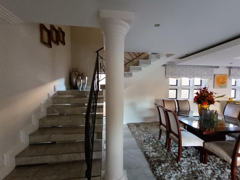 MIDSTREAM SECURITY ESTATE - 5 BEDROOMS - 4.5 BATHROOMS - 4 GARAGES - Photo 6