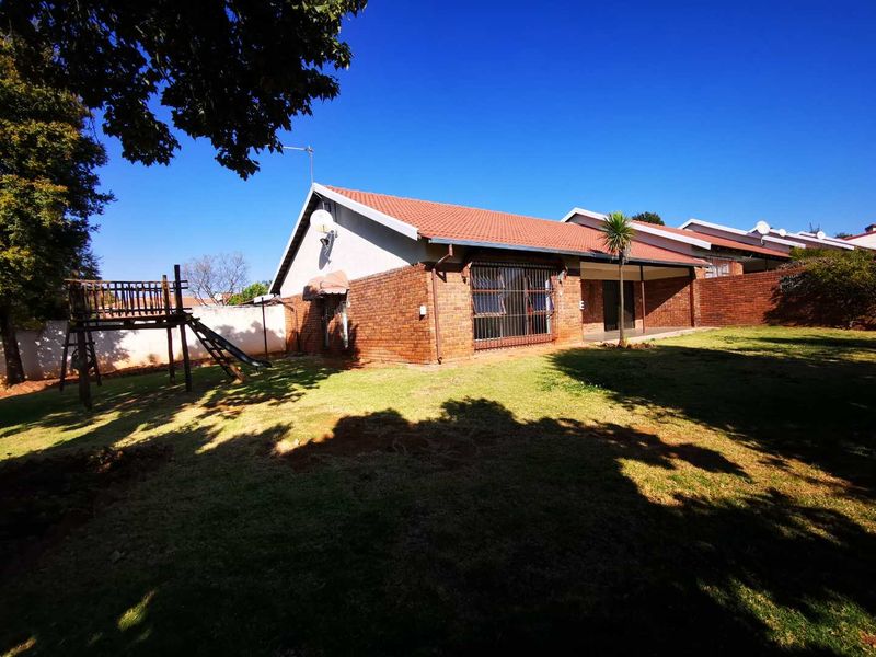 Beautiful and spacious 3 bedroom townhouse to rent - Photo 2