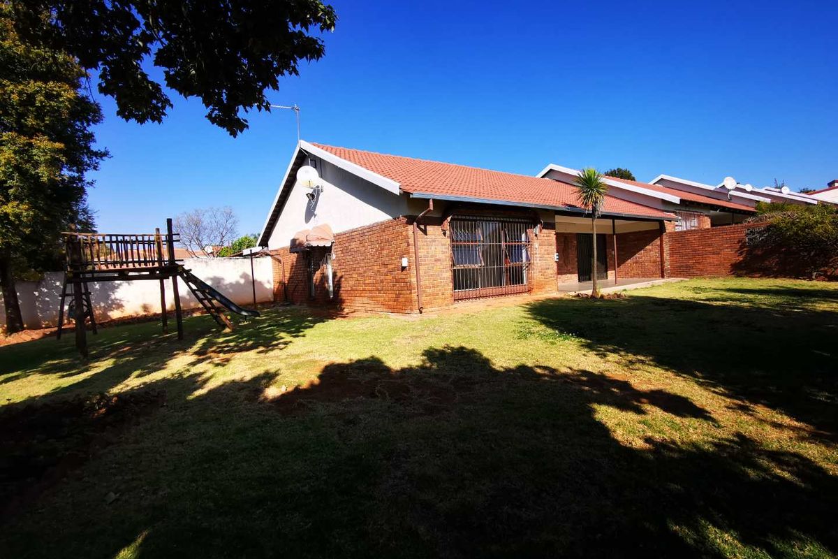 Beautiful and spacious 3 bedroom townhouse to rent - Photo 2