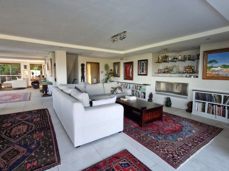 Exclusive Mountside Sanctuary: Breathtaking Chapman’s Peak, Valley & Ocean Views - Photo 8