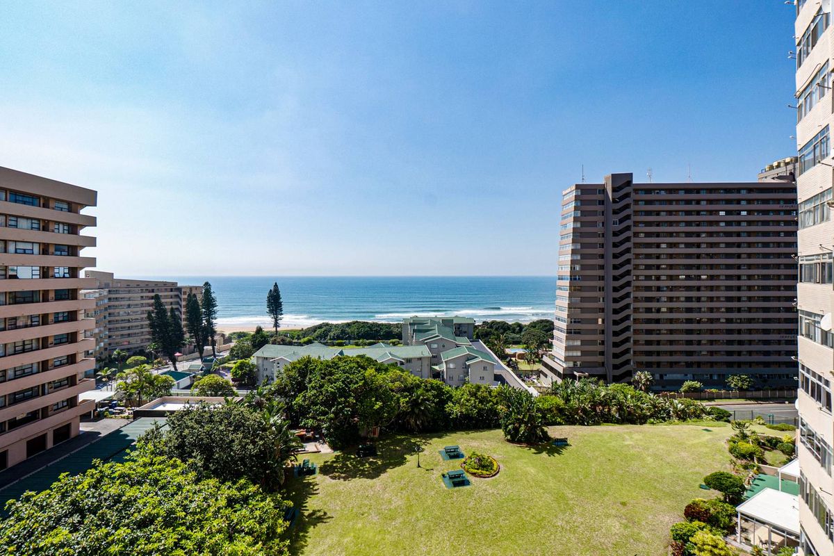 Spacious apartment with sea views - Photo 2