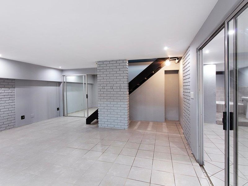 Stunning accommodation in Hatfield - Photo 6