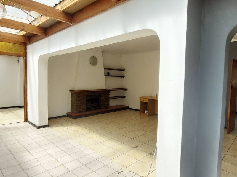 2 Flats, Large Stand and a Main House. - Photo 4