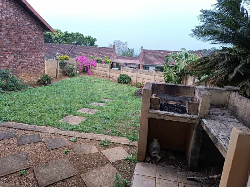 🌿 Secure 2-Bedroom Townhouse for Sale in Prestbury | Private Garden | Lock-Up-and-Go Living - Photo 5
