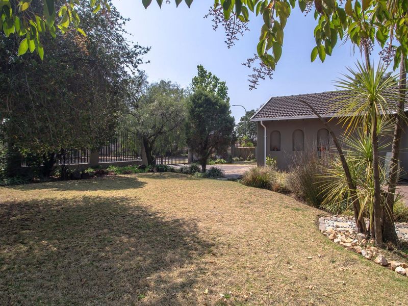 DREAM HOME IN BRACKENHURST!  Space, Comfort, and Style - Photo 8