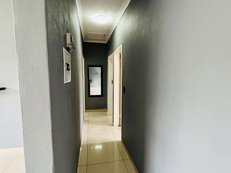 Peaceful 2 bedroom home - Photo 8