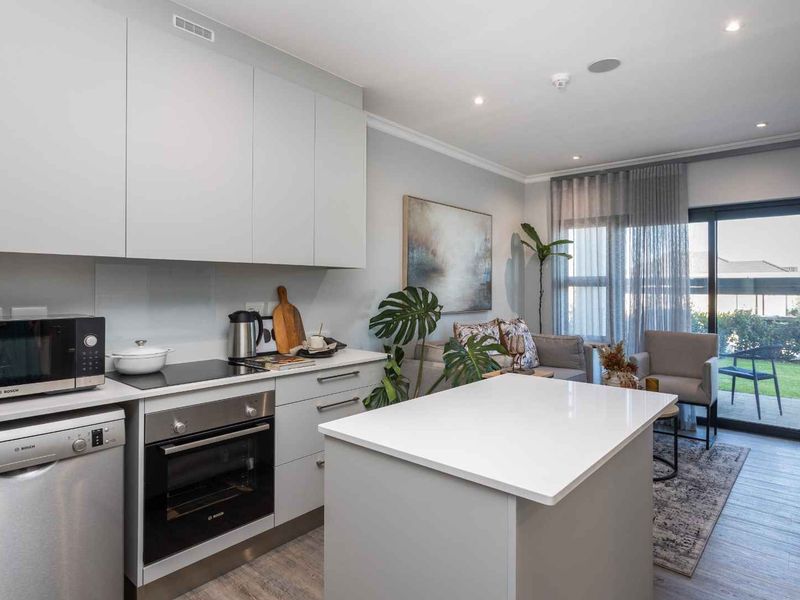 Retirement unit for over 65's - Val de Vie Evergreen Luxury Suites set in the heart of the safest estate in Africa - Photo 3