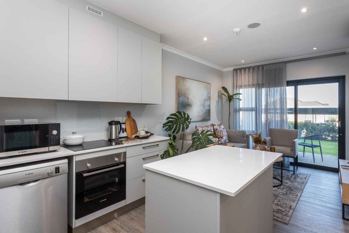 Retirement unit for over 65's - Val de Vie Evergreen Luxury Suites set in the heart of the safest estate in Africa - Photo 3