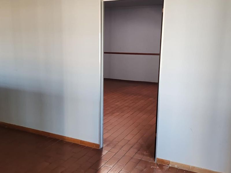 Prime Office Space Available for Lease - Secure and Accessible Location - Photo 4