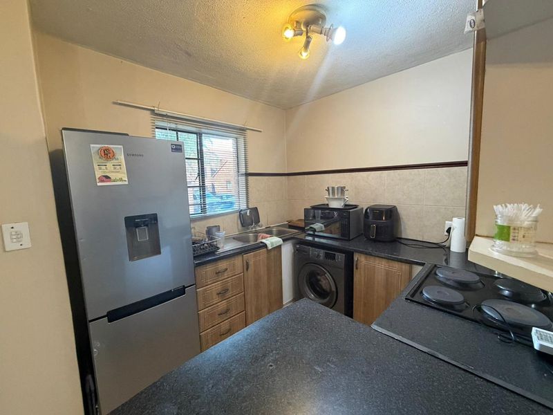 Lovely 2 bedroom ground unit in Mooikloof Ridge for Sale - Photo 4