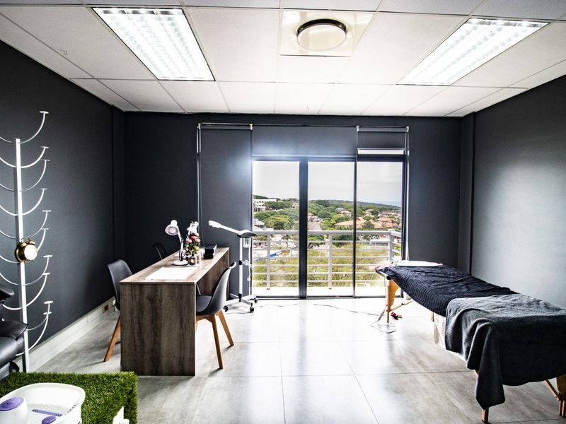 Wheelchair-Accessible Office with Lift & Secure Parking – Ballito Central - Photo 3