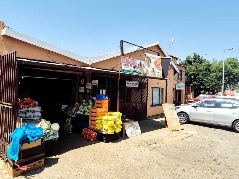 Excellent Investment Opportunity – Mixed-Use Commercial Property - Photo 10