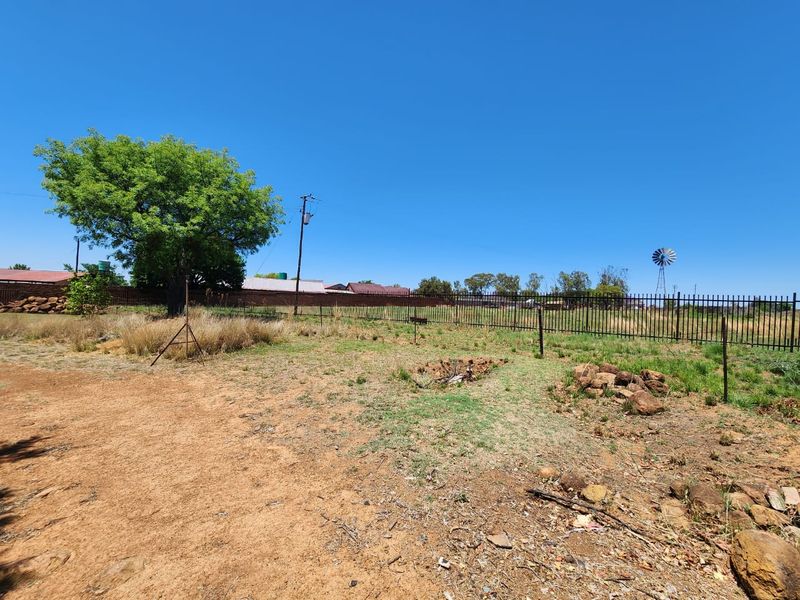 7 Bedroom Farm Next to Main Road in Haakdoornboom - Photo 7